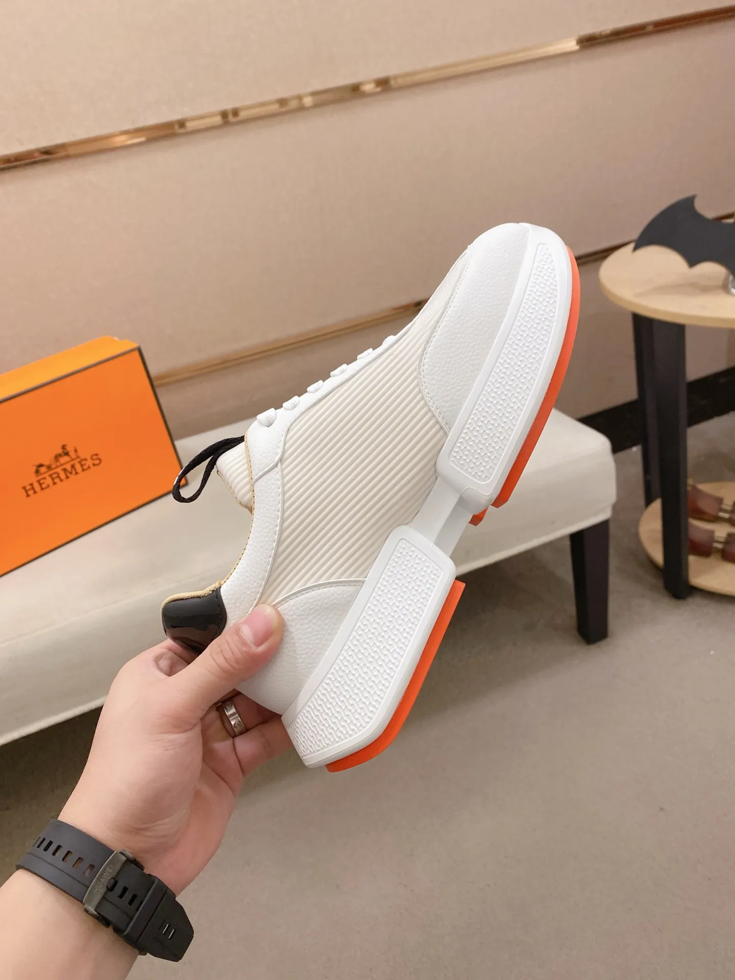 Ex-factory price: 460💰《HERMES》【Classic original single version】Hermès; top 🔝purchasing agent🔍🔍men's latest 🇺🇸 counter sales simultaneously, imported from Italy original ▲▲cowhide ▲▲ (high-end, nobility, class) ) Exquisite workmanship (Italian 🇮🇹 imported water-dyed 🐂 cowhide lining) sole: original sole provided by the original factory, ⚠️exclusive double-layer activity·TPR·rubber·combined molded outsole; super comfortable·wear-resistant·non-slip·environmental protection The real thing is more beautiful if you take the real thing (high quality, follow the order). You can enter and exit the counter at will * Number of yards: 38-44 (45 can be customized and cannot be returned or exchanged)
